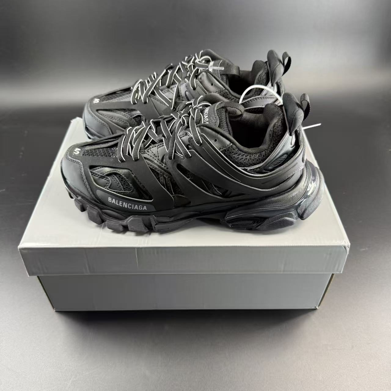 Track Black - Image 3