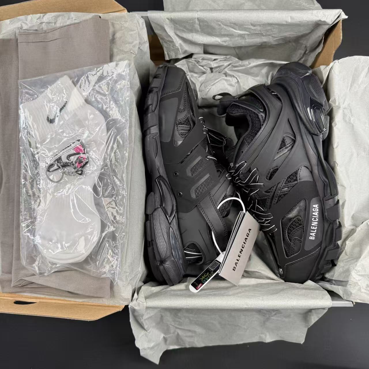 Track Black - Image 4