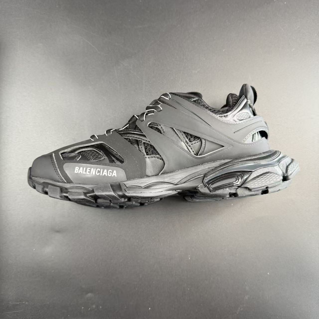 Track Black - Image 5