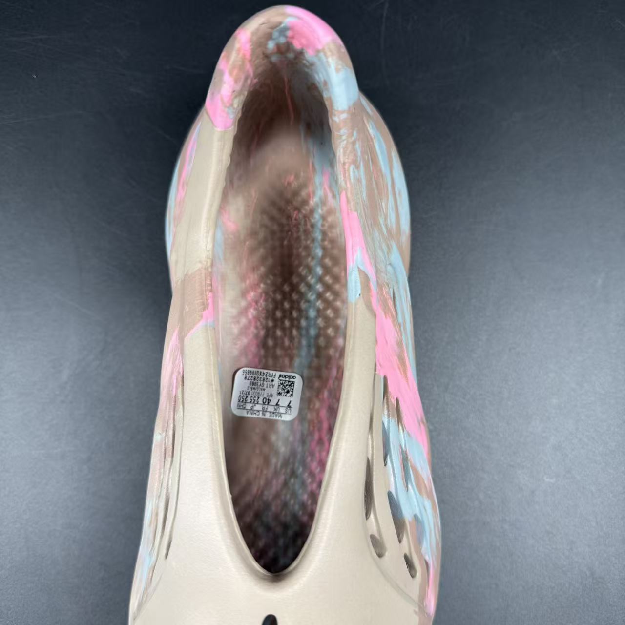 YEEZY FOAM RNNR MX SAND GREY - Image 8