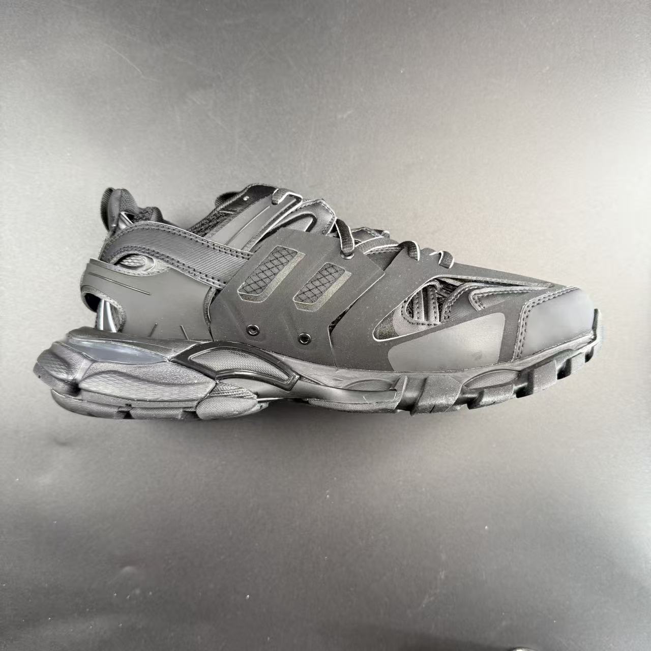 Track Black - Image 6
