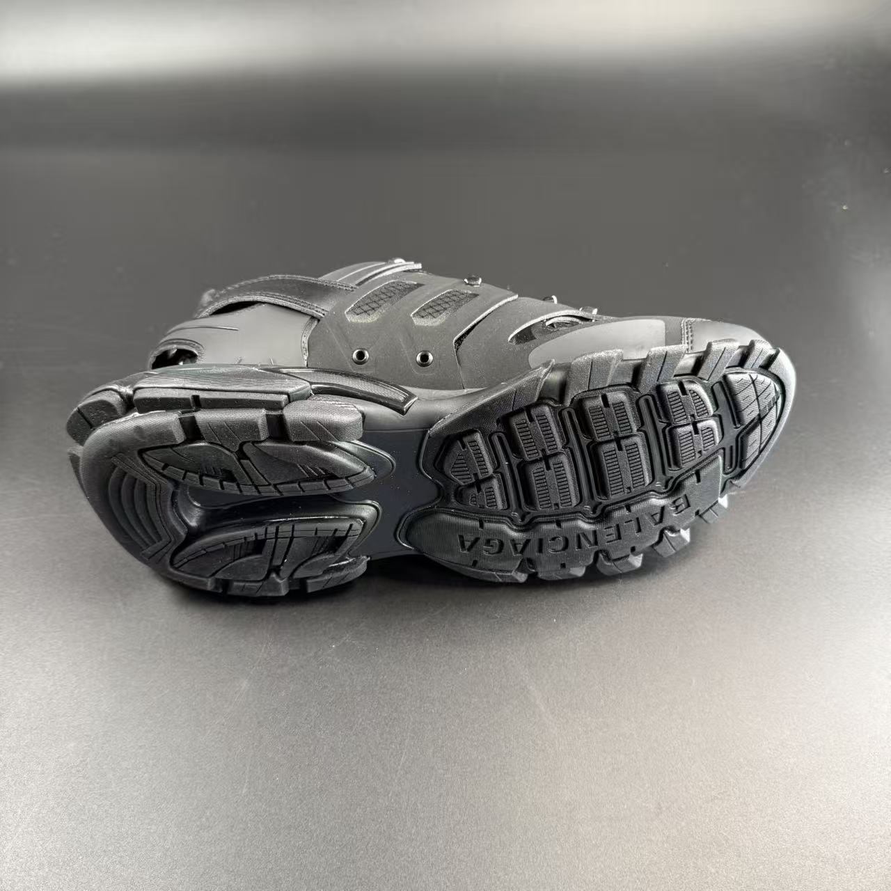 Track Black - Image 7