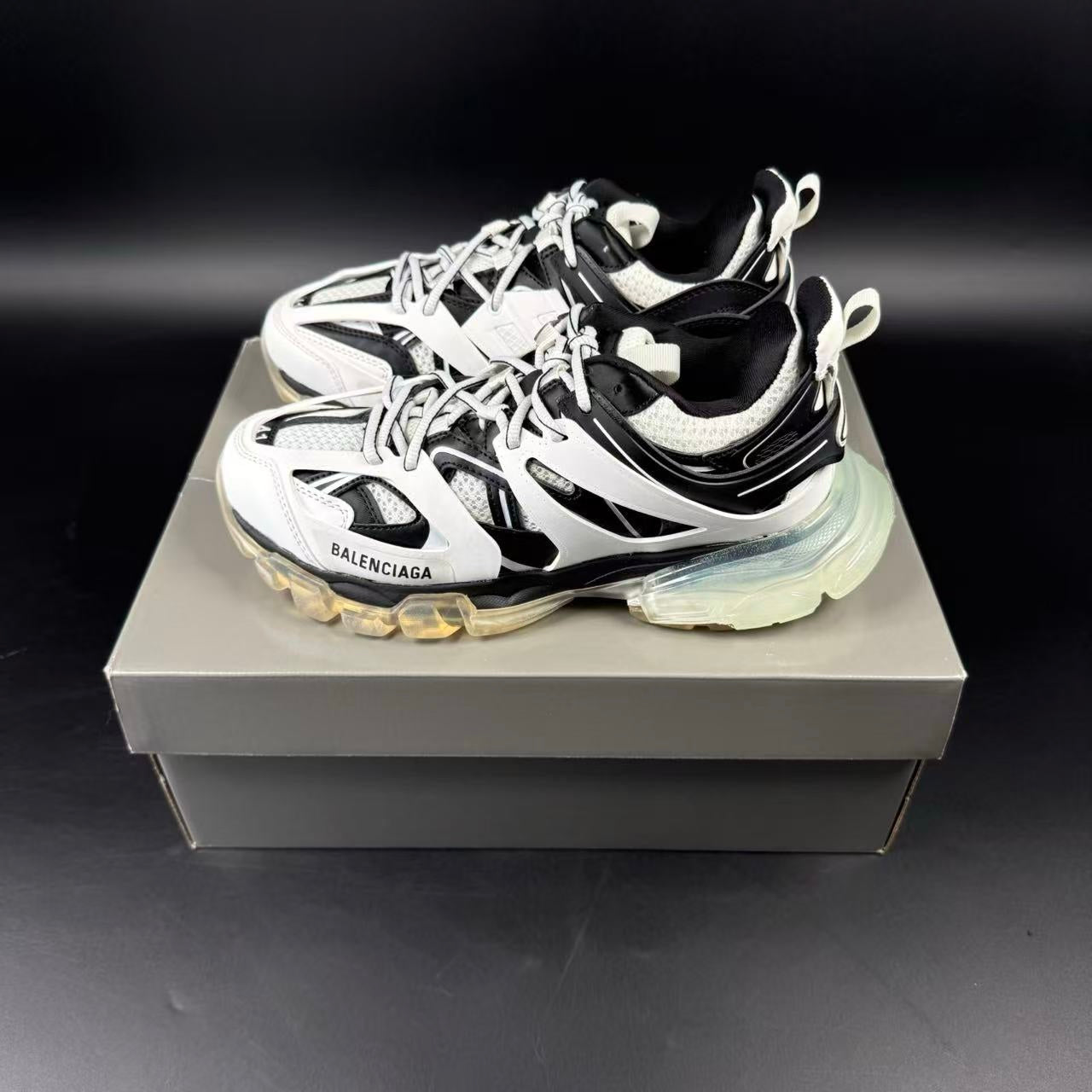 White Black - Image 4