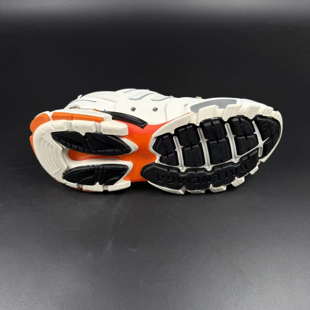 track white orange - Image 11